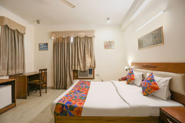Room 10 of 27