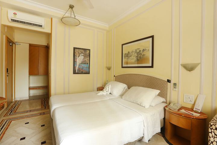 Room 5 of 24