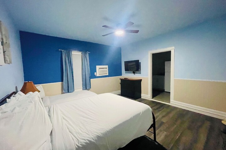 Room 28 of 68