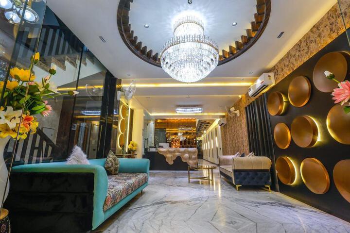 Taj Ronal Luxury Hotels