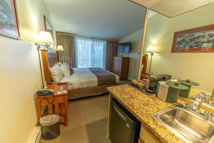 Room 16 of 40