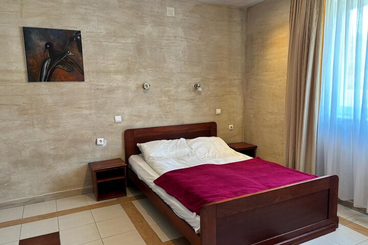 Room 8 of 19