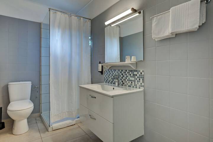 Room 30 of 48