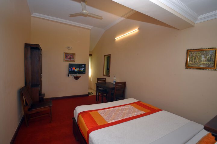 Room 27 of 38