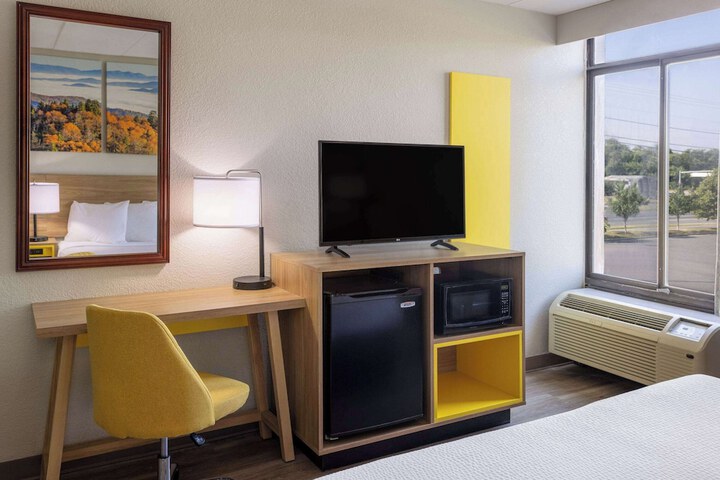 2 Double Beds Mobility Accessible (4 of 11)