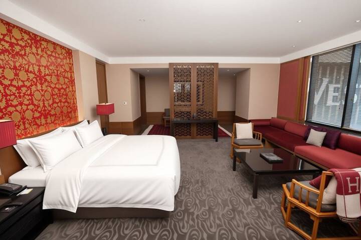 Room 46 of 77