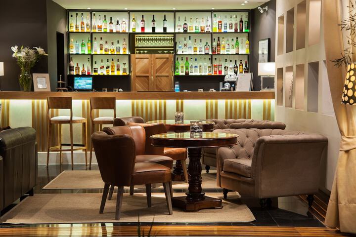 Lounge 66 of 85