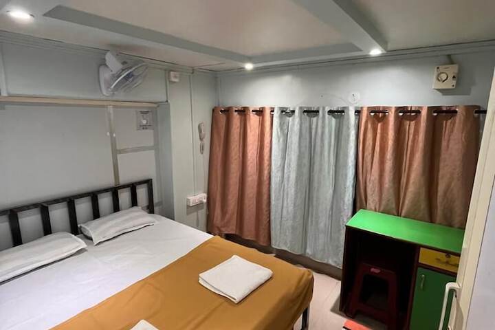 Room 6 of 31