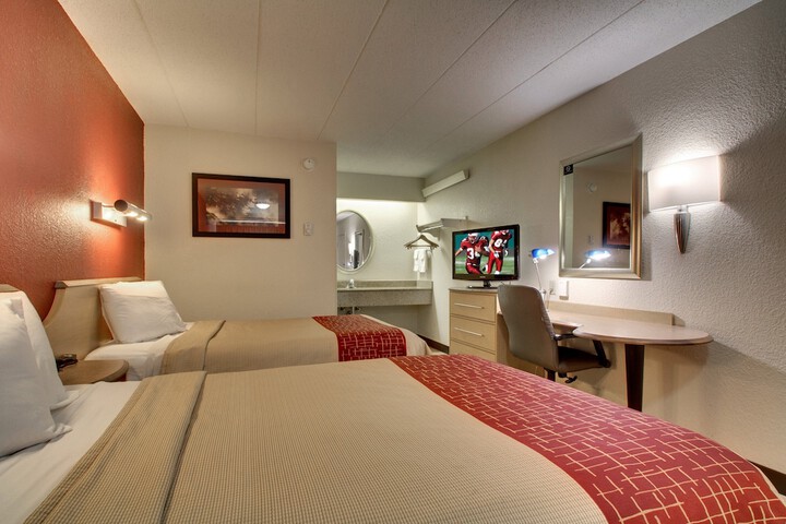 Standard Room, King or Two Doubles (2 of 7)