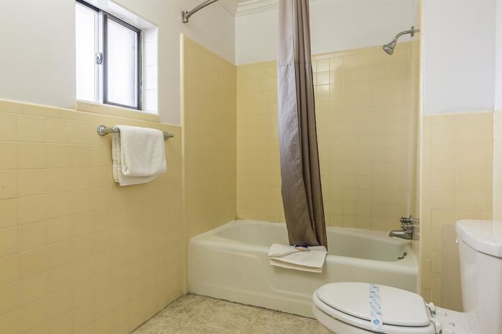 Room 10 of 29