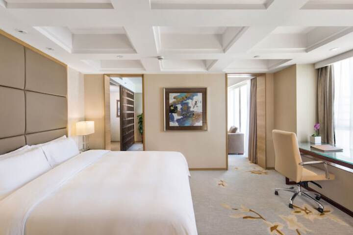Room 12 of 38