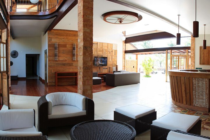 Entrance & Lobby