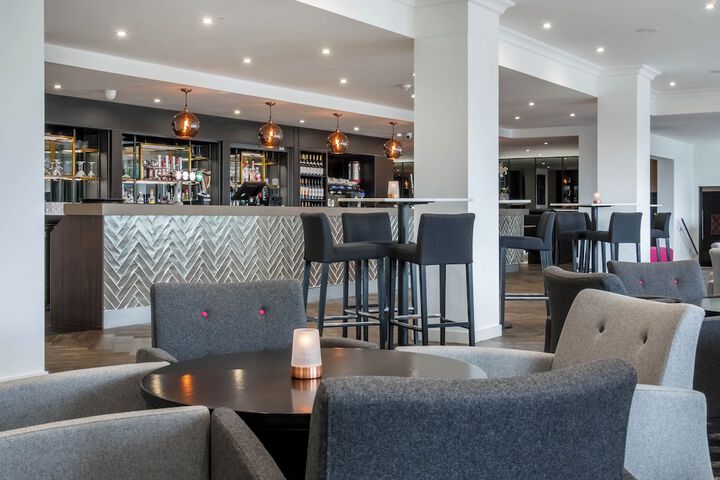 Lounge 105 of 149