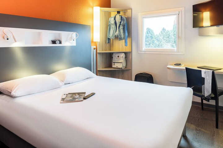 Room 10 of 62