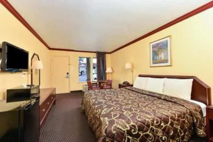 Room 10 of 20
