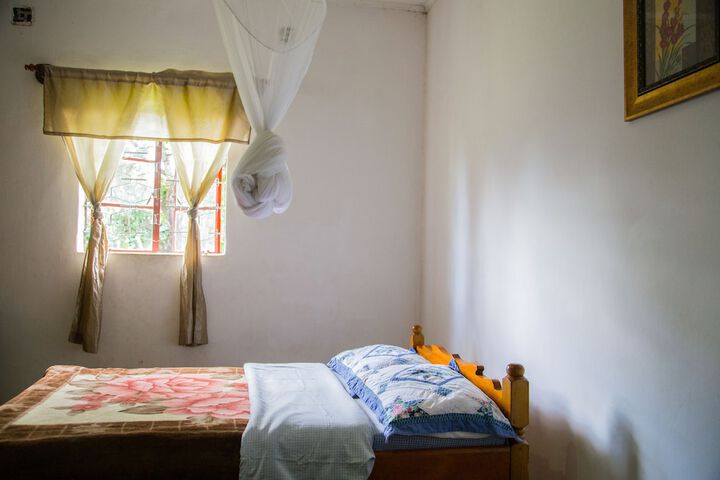 Room 6 of 18