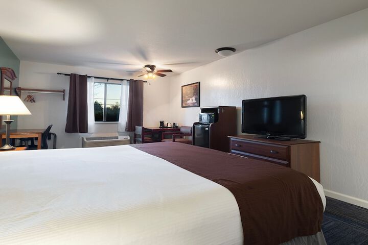 1 King Bed (12 of 26)