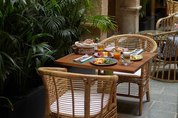 Breakfast/Coffee Service 281 of 397