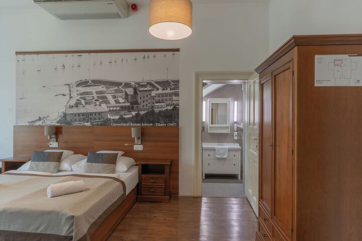 Room 21 of 49