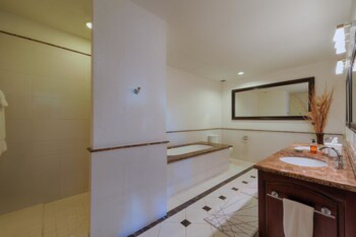 Room 4 of 20