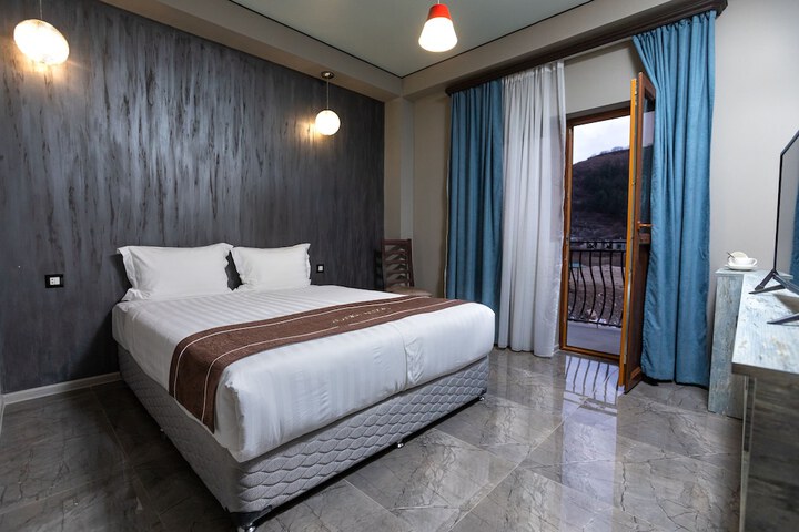 Room 41 of 196