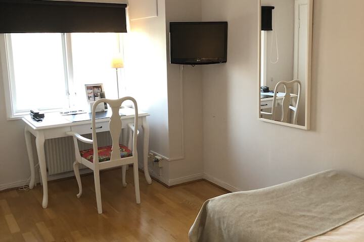 Room 11 of 121