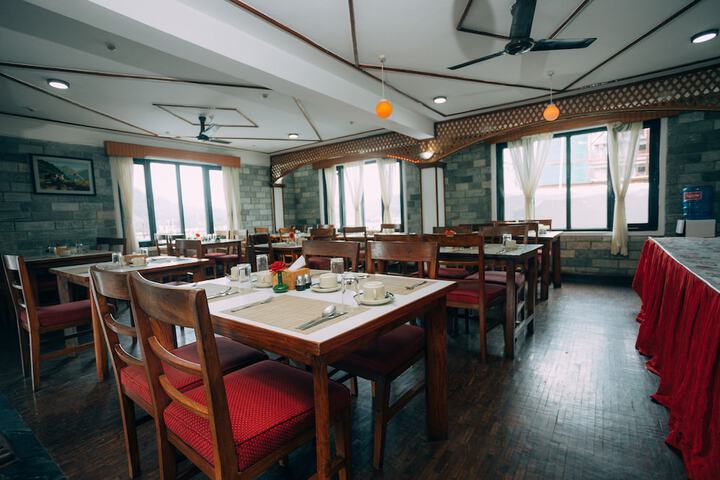 Dining 76 of 157