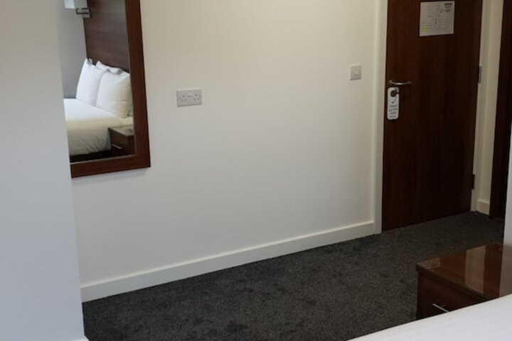 Room 10 of 34