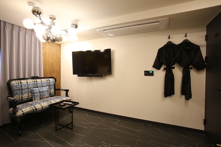 Room 25 of 51