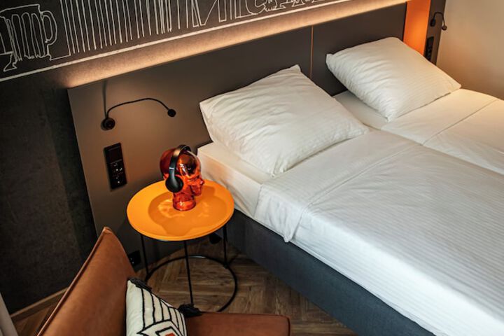 Room 19 of 66