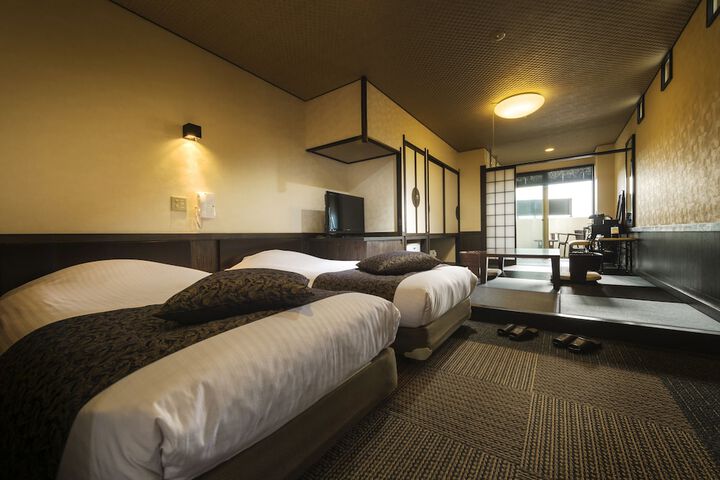 Room 7 of 118