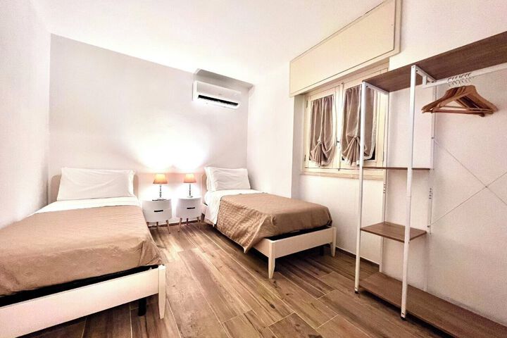 Room 10 of 13