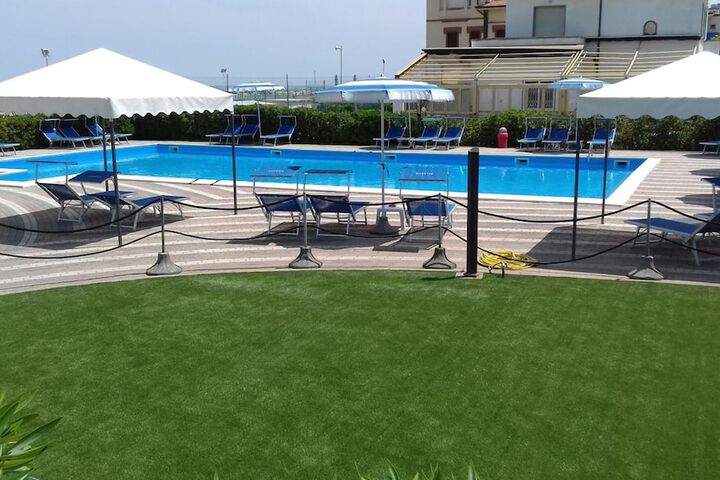 Pool 15 of 52