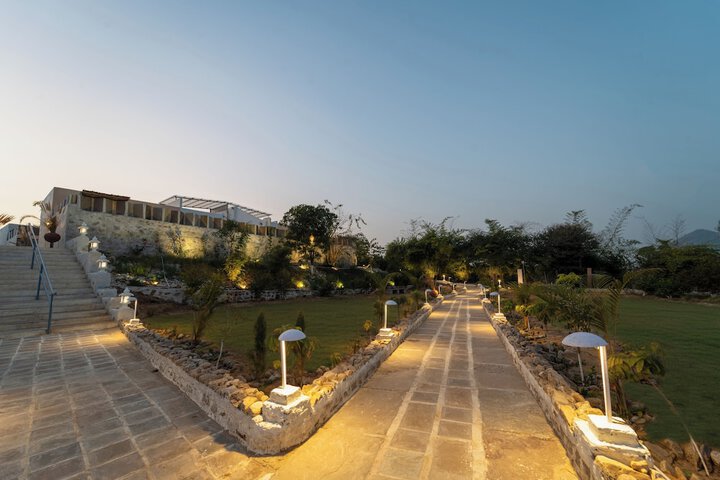Hotel Exterior 96 of 134