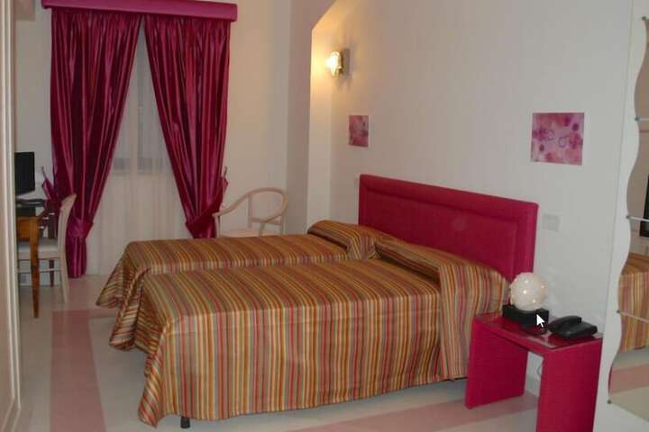 Room 7 of 14