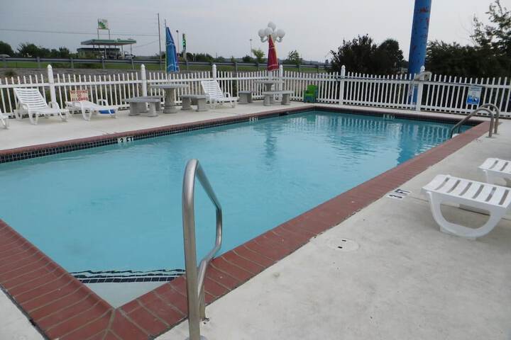 Pool 20 of 33
