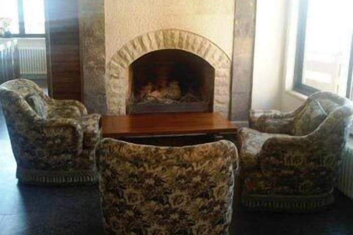 Lounge 58 of 84