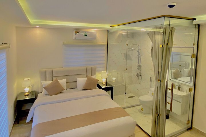 Room 10 of 29
