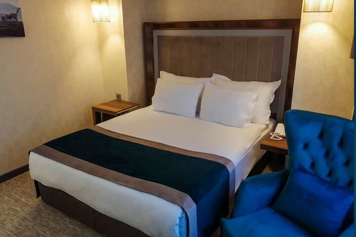 Room 19 of 106