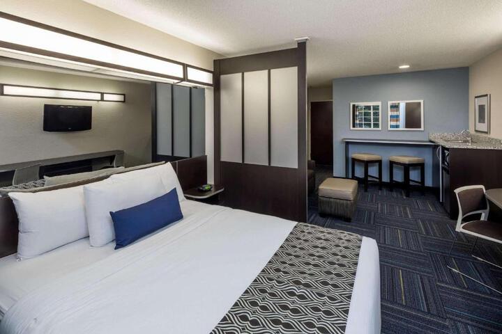 1 King Bed Mobility Accessible Suite (6 of 6)