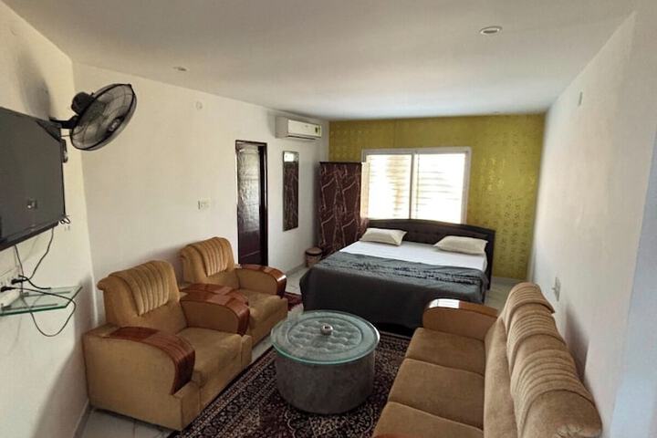 Room 13 of 22
