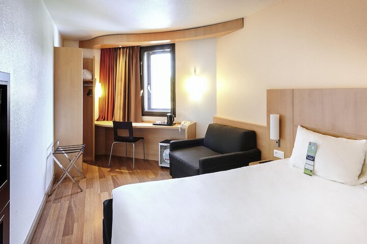 Room 25 of 83