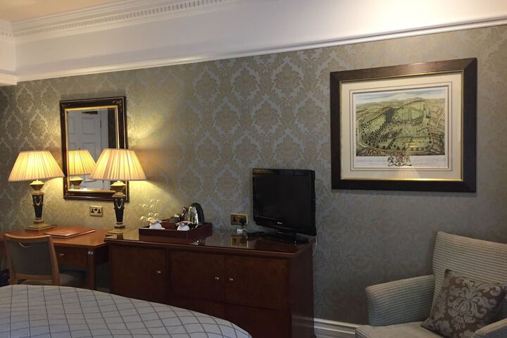 Room 5 of 82