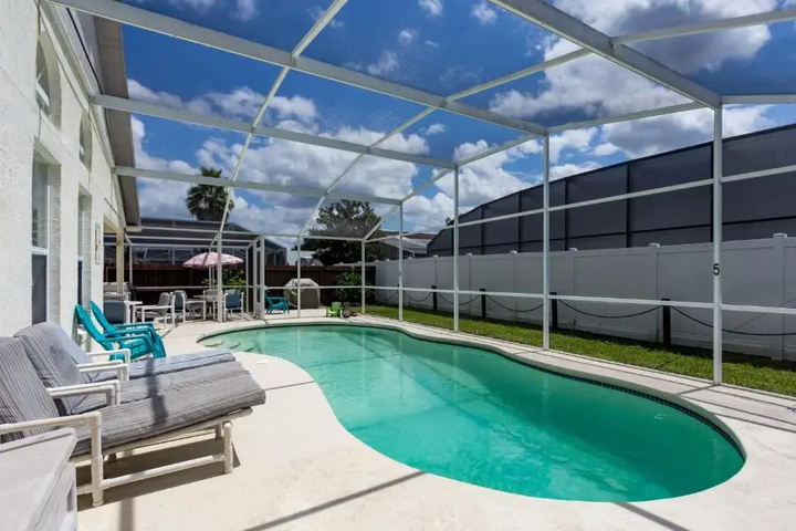 Pool 14 of 23