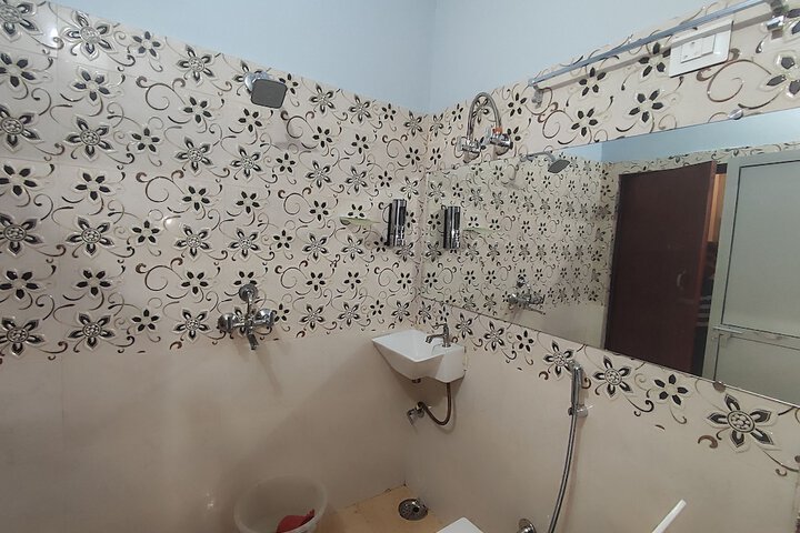Room 13 of 17
