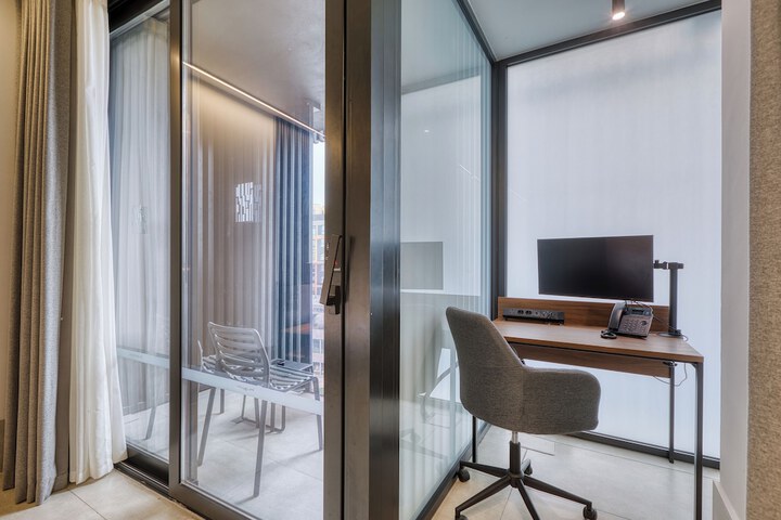 Room 65 of 150