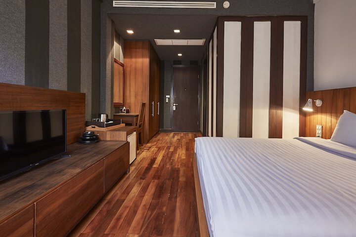 Room 12 of 50