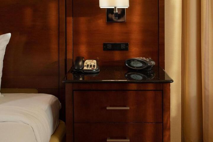 Basic Single King Bed (4 of 6)