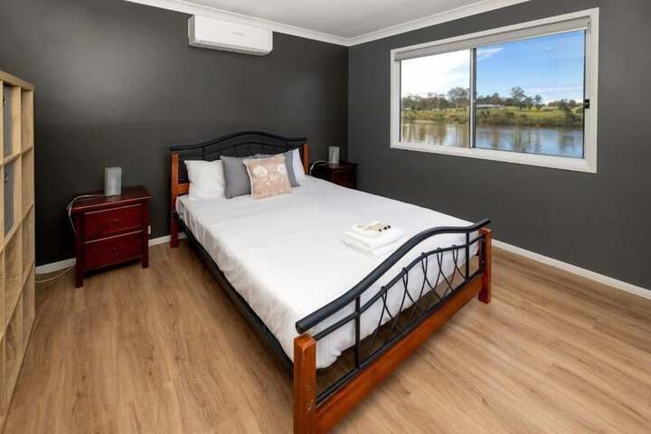 Room 3 of 96