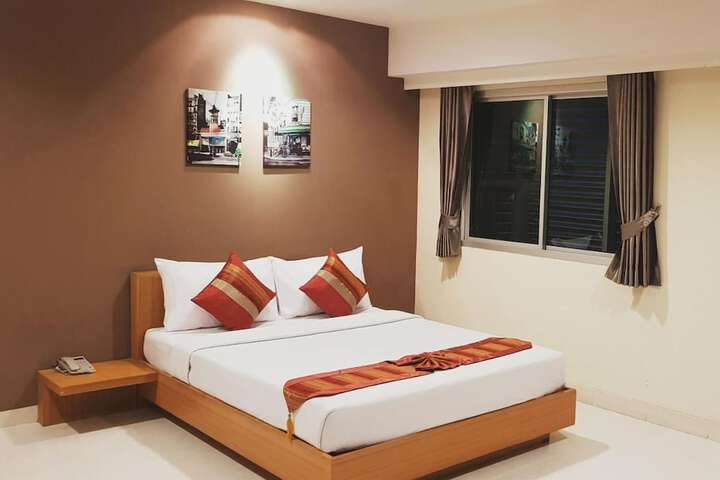 Room 16 of 35